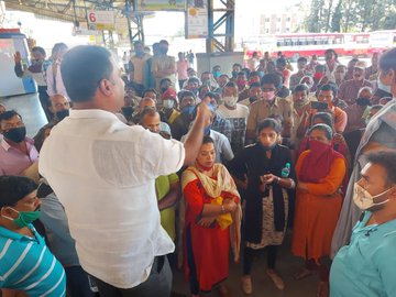 ಚಿತ್ರಗಳು:ಕರ್ನಾಟಕದಲ್ಲಿ ಬಿಎಂಟಿಸಿ, ಕೆಎಸ್‌ಆರ್‌ಟಿಸಿ ನೌಕರರ ಪ್ರತಿಭಟನೆ 