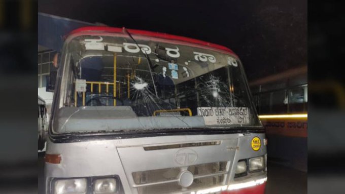 ಚಿತ್ರಗಳು:ಕರ್ನಾಟಕದಲ್ಲಿ ಬಿಎಂಟಿಸಿ, ಕೆಎಸ್‌ಆರ್‌ಟಿಸಿ ನೌಕರರ ಪ್ರತಿಭಟನೆ 
