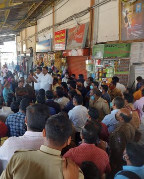 ಚಿತ್ರಗಳು:ಕರ್ನಾಟಕದಲ್ಲಿ ಬಿಎಂಟಿಸಿ, ಕೆಎಸ್‌ಆರ್‌ಟಿಸಿ ನೌಕರರ ಪ್ರತಿಭಟನೆ 