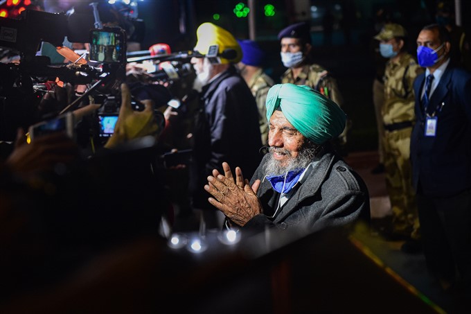 Representatives Of farmers organizations Meets Union Ministers at Vigyan Bhavan In Delhi