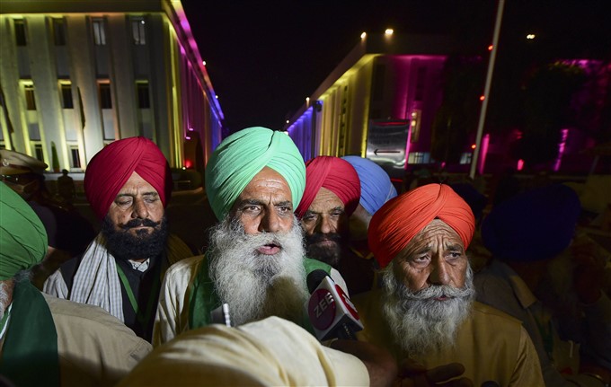 Representatives Of farmers organizations Meets Union Ministers at Vigyan Bhavan In Delhi