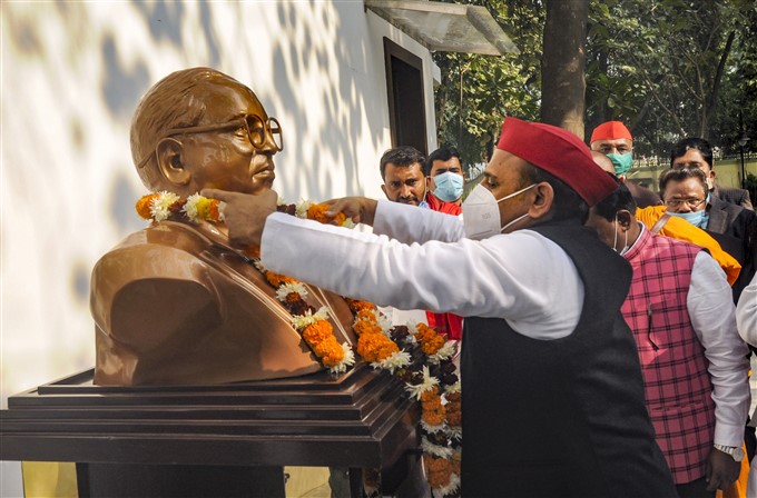 Leaders pays tribute to Dr B R Ambedkar on his death anniversary - Oneindia