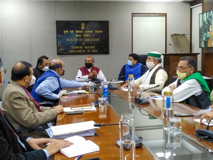 Representatives Of farmers organizations Meets Union Ministers at Vigyan Bhavan In Delhi