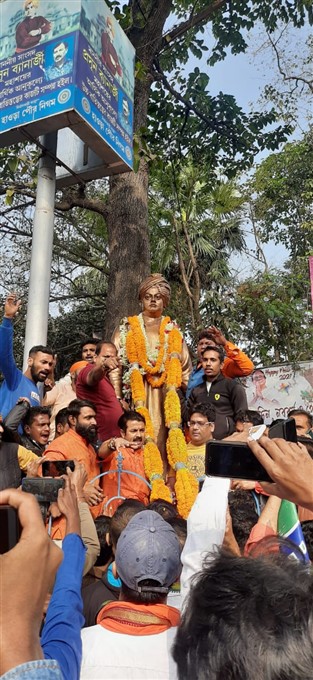 Leaders pays tribute to Swami Vivekananda On His Birth Anniversary