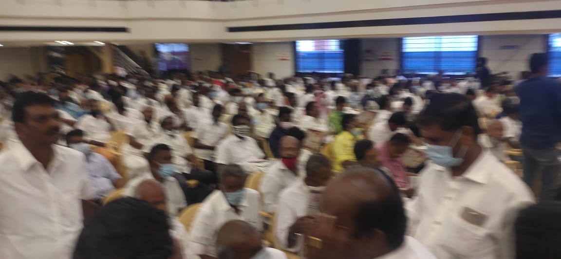 மதுரையில் ஆதரவாளர்களுடன் மு.க. அழகிரி ஆலோசனை