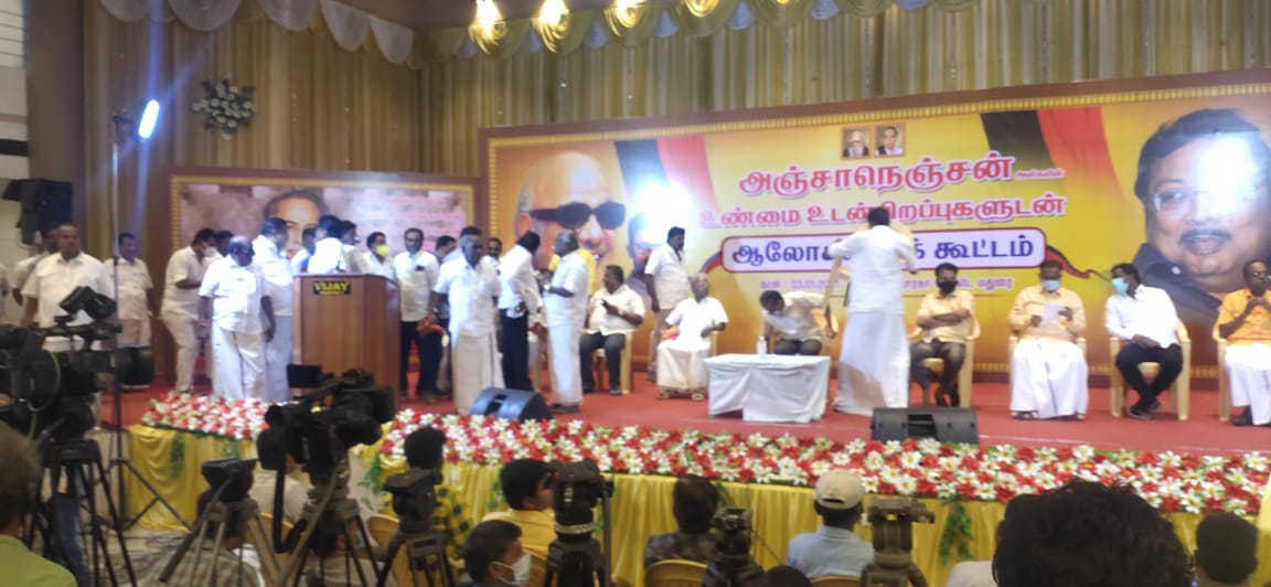 மதுரையில் ஆதரவாளர்களுடன் மு.க. அழகிரி ஆலோசனை