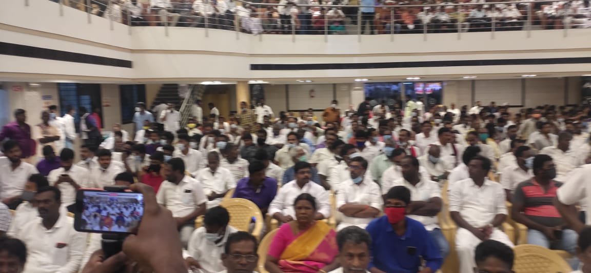 மதுரையில் ஆதரவாளர்களுடன் மு.க. அழகிரி ஆலோசனை