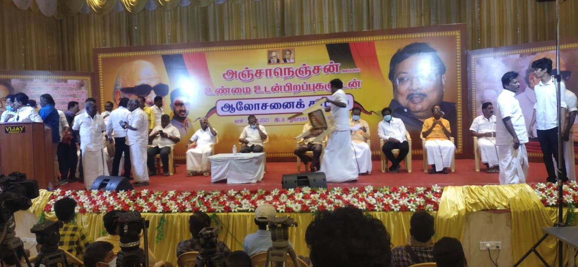 மதுரையில் ஆதரவாளர்களுடன் மு.க. அழகிரி ஆலோசனை