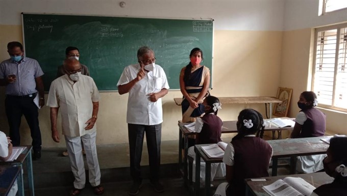 ಚಿತ್ರಗಳು: ಕರ್ನಾಟಕದಲ್ಲಿ ಶಾಲಾ-ಕಾಲೇಜುಗಳು ಪುನರಾರಂಭ 