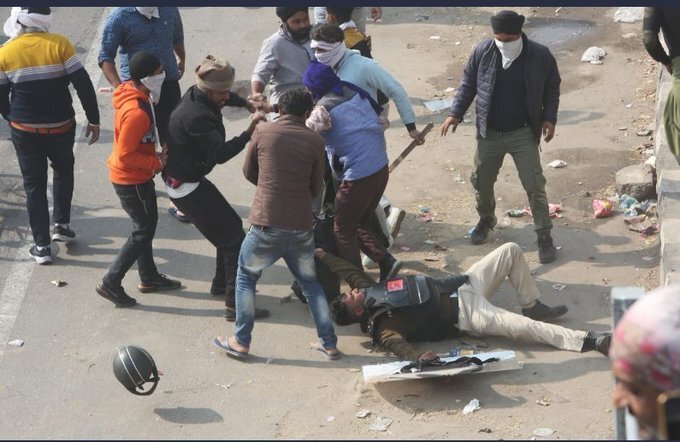Voilence Breaks Out At Kisan Gantantra Parade During  Protest Against Centre's Farm Reform Laws