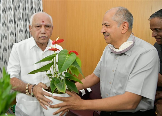 79ാം പിറന്നാള്‍ ആഘോഷിക്കുന്ന കര്‍ണാടക മുഖ്യമന്ത്രി ബിഎസ് യെഡിയൂരപ്പ; ചിത്രങ്ങള്‍ കാണാം