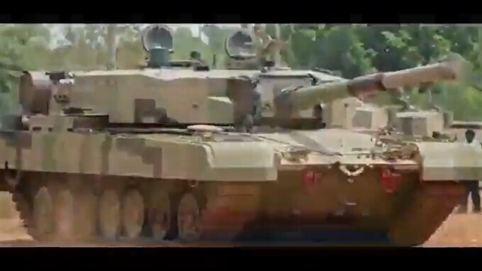 കരുത്തായി അര്‍ജുന്‍, ഇന്ത്യന്‍ നിര്‍മ്മിത യുദ്ധ ടാങ്ക് സൈന്യത്തിന് കൈമാറി പ്രധാനമന്ത്രി- ചിത്രങ്ങള്‍