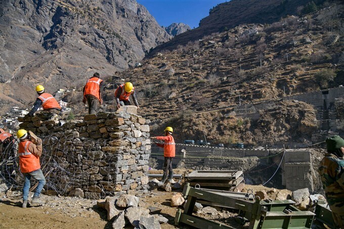 ഉത്തരാഖണ്ഡിലെ ദുരന്തഭൂമിയിൽ പുനരുദ്ധാരണ പ്രവര്‍ത്തനങ്ങള്‍, ചിത്രങ്ങള്‍ കാണാം