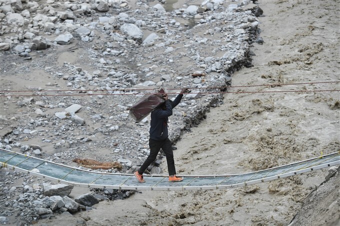 ഉത്തരാഖണ്ഡിലെ ദുരന്തഭൂമിയിൽ പുനരുദ്ധാരണ പ്രവര്‍ത്തനങ്ങള്‍, ചിത്രങ്ങള്‍ കാണാം
