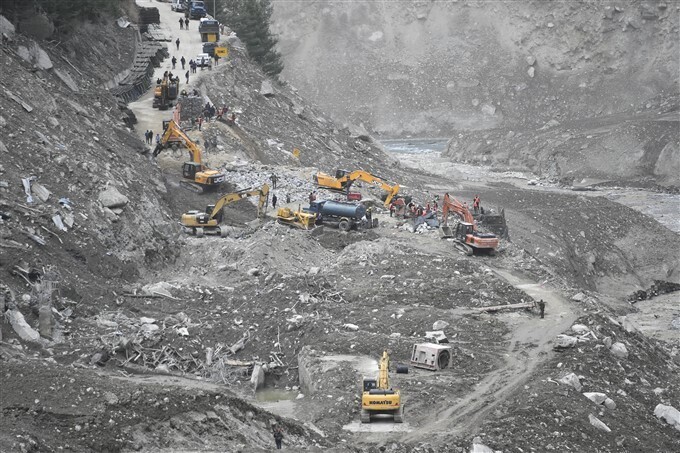 ഉത്തരാഖണ്ഡിലെ ദുരന്തഭൂമിയിൽ പുനരുദ്ധാരണ പ്രവര്‍ത്തനങ്ങള്‍, ചിത്രങ്ങള്‍ കാണാം