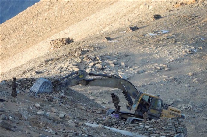 ഇന്ത്യൻ, ചൈനീസ് സൈനികരും ടാങ്കുകളും പാംഗോംഗ് തടാക പ്രദേശത്ത് നിന്ന് പിന്‍മാറുന്നു-ചിത്രങ്ങള്‍ കാണാം 