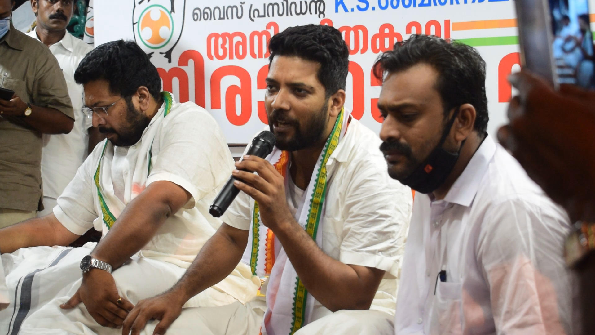 സെക്രട്ടേറിയറ്റിന് മുന്നില്‍ സമരം ചെയ്യുന്ന പിഎസ്‌സി ഉദ്യോഗാര്‍ത്ഥികളെ പിന്തുണച്ചുള്ള യൂത്ത് കോണ്‍ഗ്രസ് സമരപന്തലില്‍ നിന്നുള്ള ചിത്രങ്ങള്‍