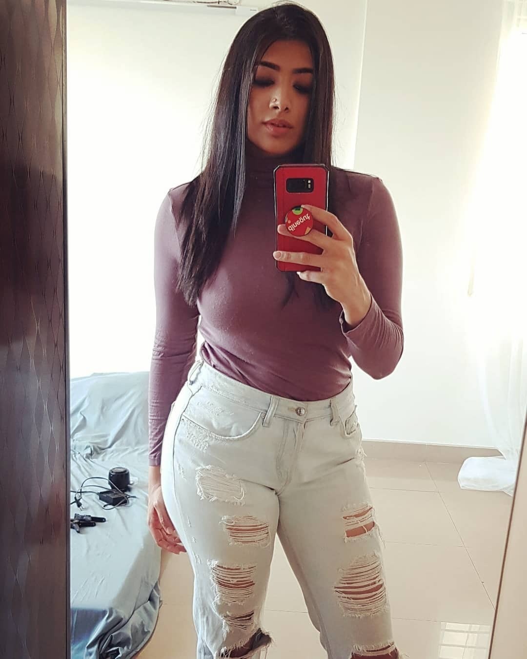 നടി മാധുരി ബ്രഗാന്‍സയുടെ പുതിയ ചിത്രങ്ങള്‍ കാണാം