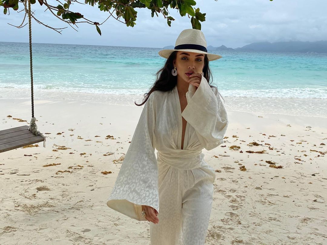 കറുപ്പിൽ തിളങ്ങി എമി ജാക്സൺ- ചിത്രങ്ങൾ കാണാം