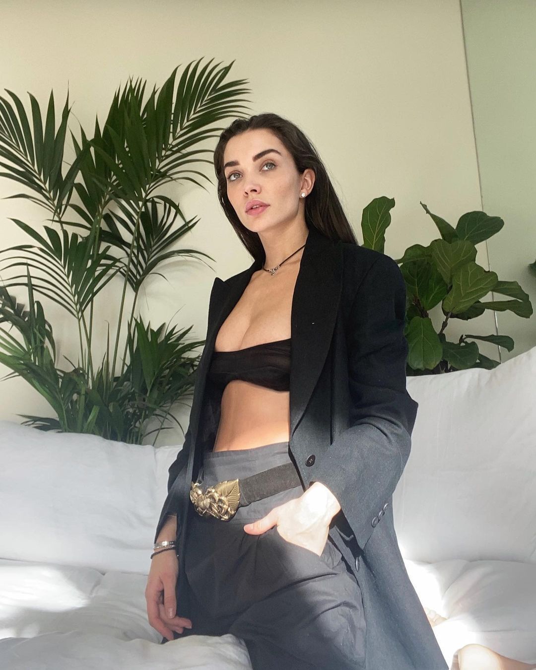 കറുപ്പിൽ തിളങ്ങി എമി ജാക്സൺ- ചിത്രങ്ങൾ കാണാം