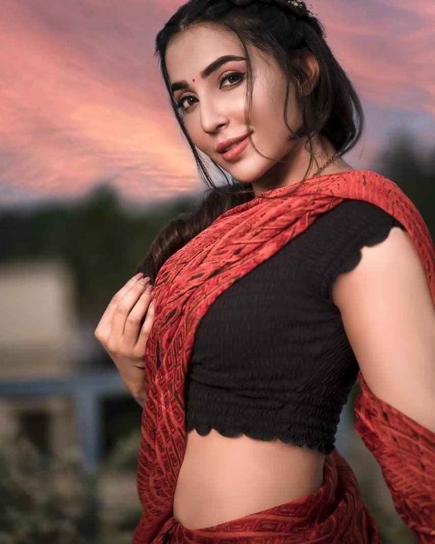 ക്യൂട്ട് ലുക്കിൽ പാർവ്വതി നായർ- ചിത്രങ്ങൾ കാണാം