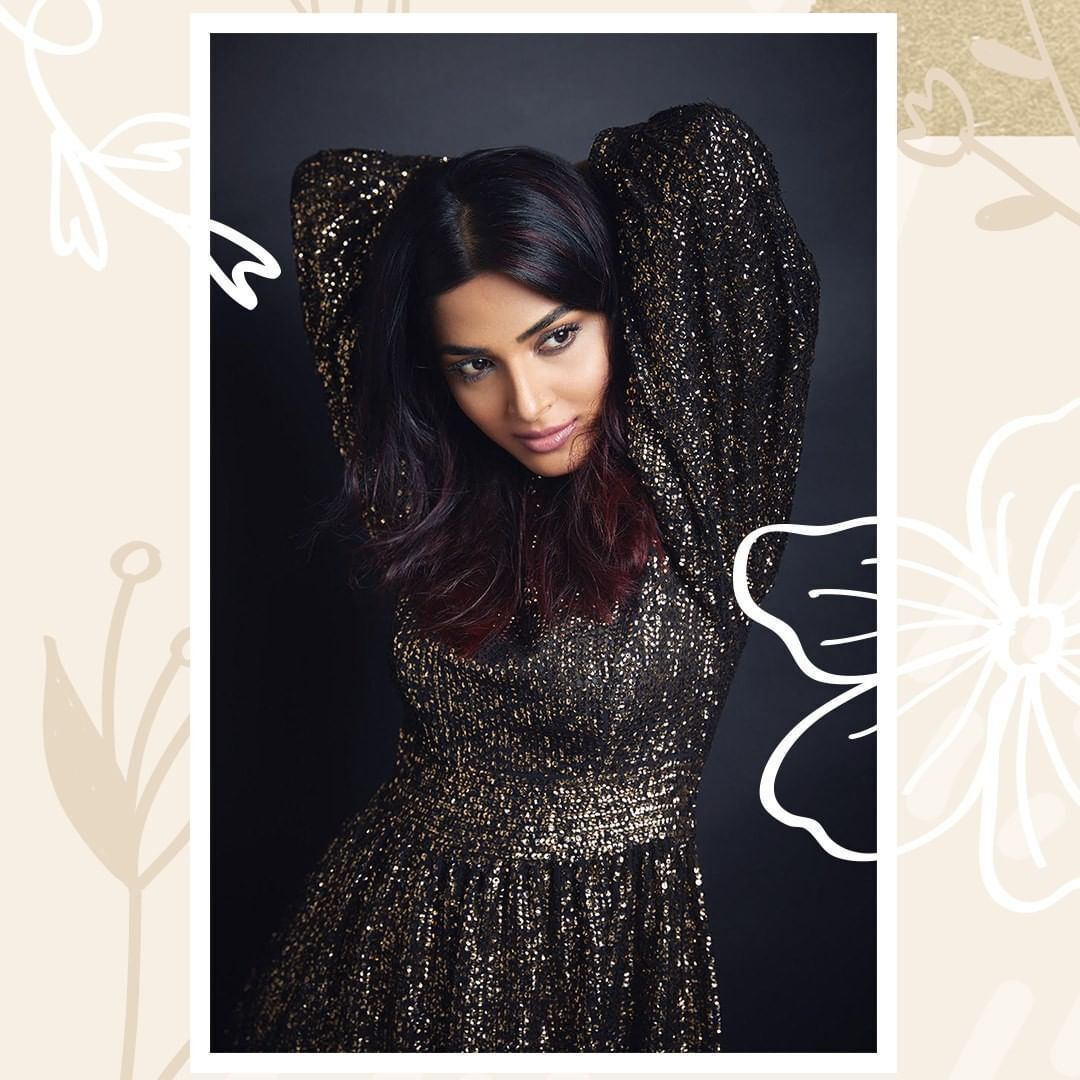 ഹോട്ടായി അനഘ- ഏറ്റവും പുതിയ ചിത്രങ്ങൾ കാണാം