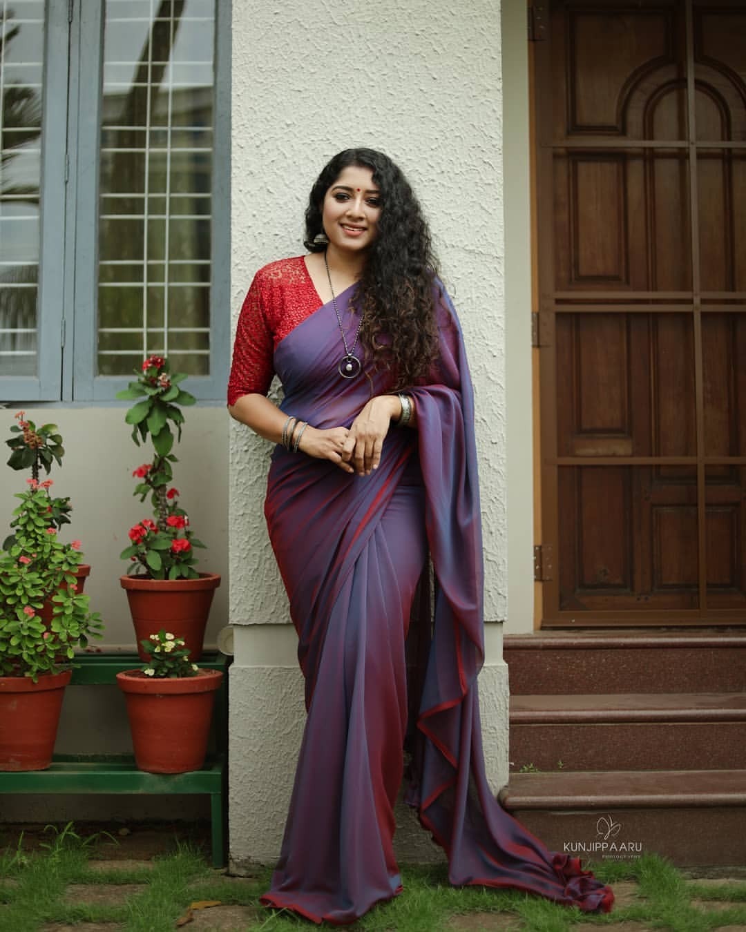 സാരിയിൽ സുന്ദരിയായി അനുമോൾ- ചിത്രങ്ങൾ കാണാം