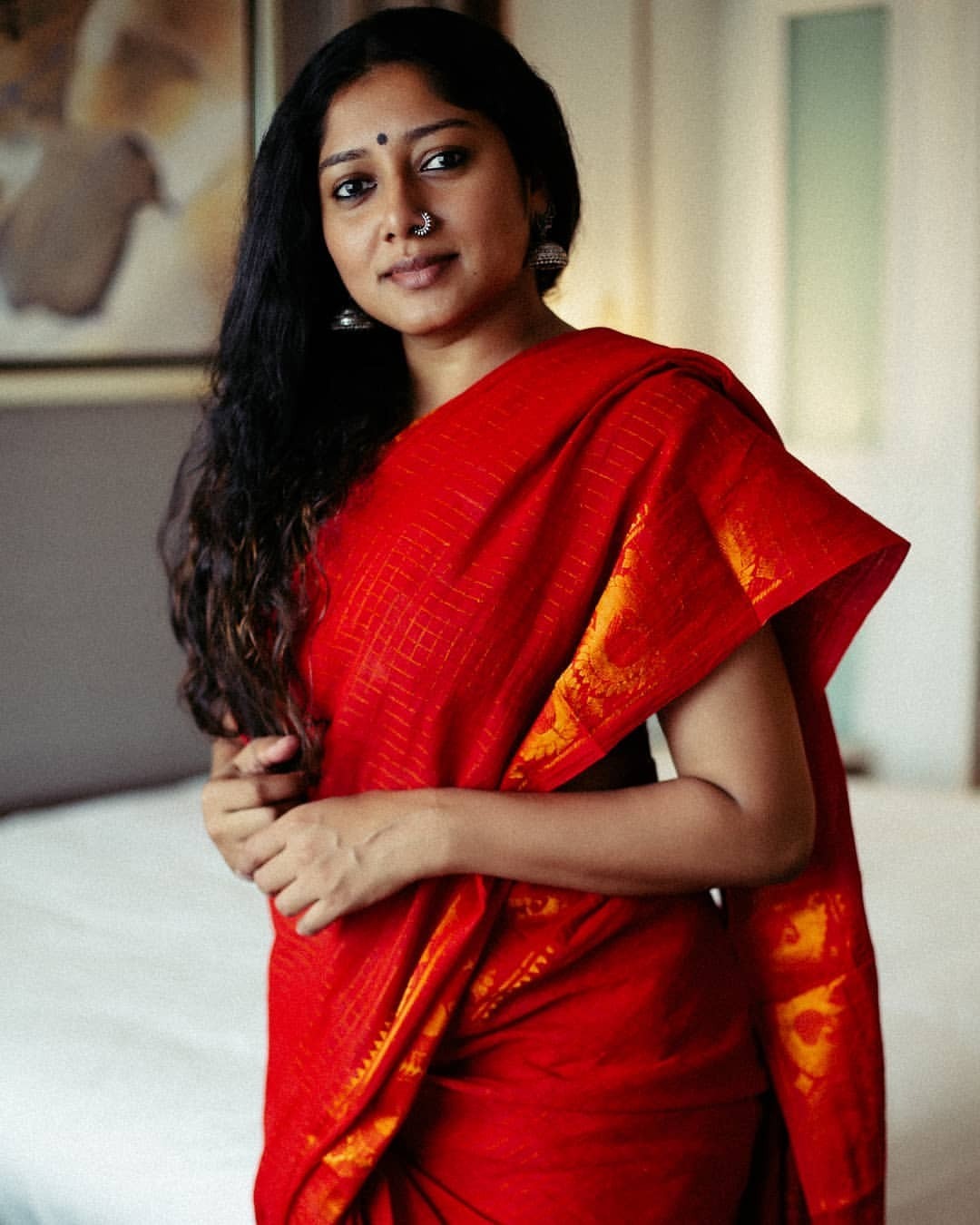 സാരിയിൽ സുന്ദരിയായി അനുമോൾ- ചിത്രങ്ങൾ കാണാം