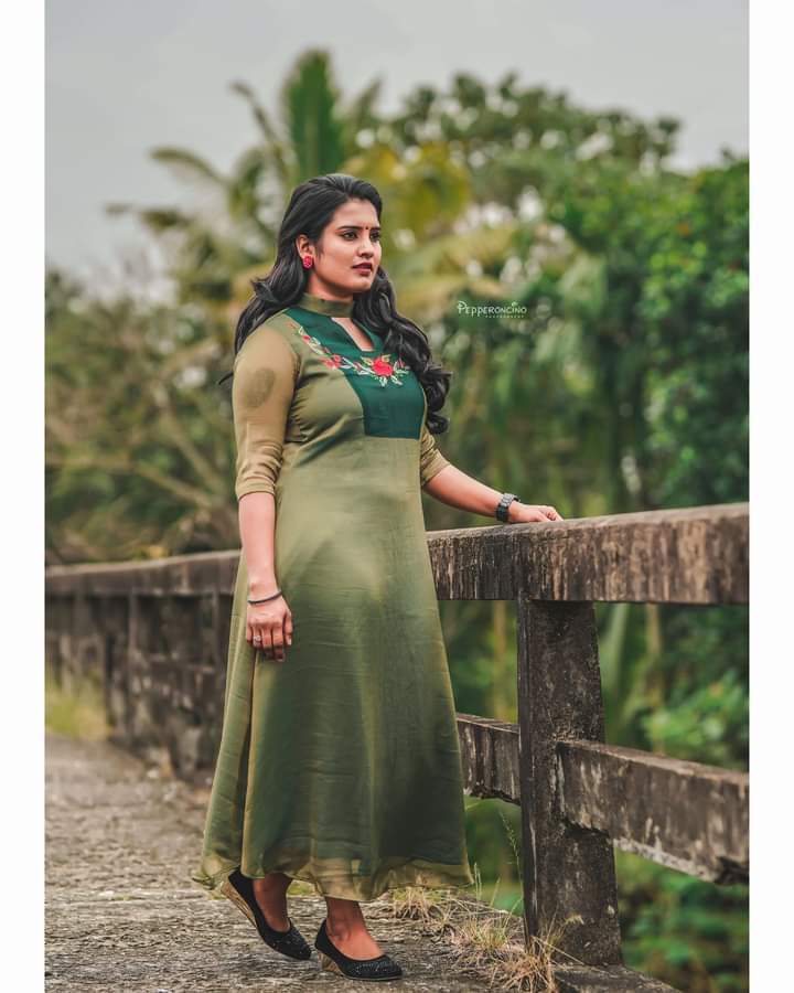 നടി റോഷ്‌ന ആന്‍ റോയിയുടെ ലേറ്റസ്റ്റ് ചിത്രങ്ങള്‍