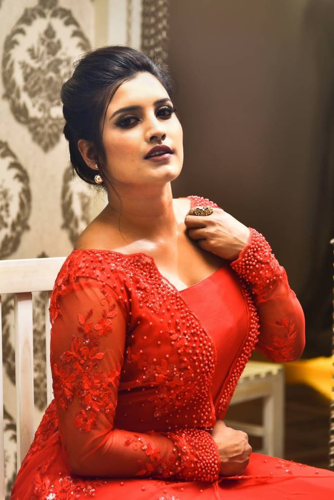 നടി റോഷ്‌ന ആന്‍ റോയിയുടെ ലേറ്റസ്റ്റ് ചിത്രങ്ങള്‍