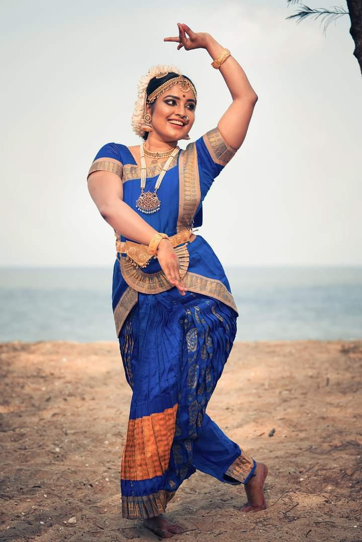 നടി റോഷ്‌ന ആന്‍ റോയിയുടെ ലേറ്റസ്റ്റ് ചിത്രങ്ങള്‍