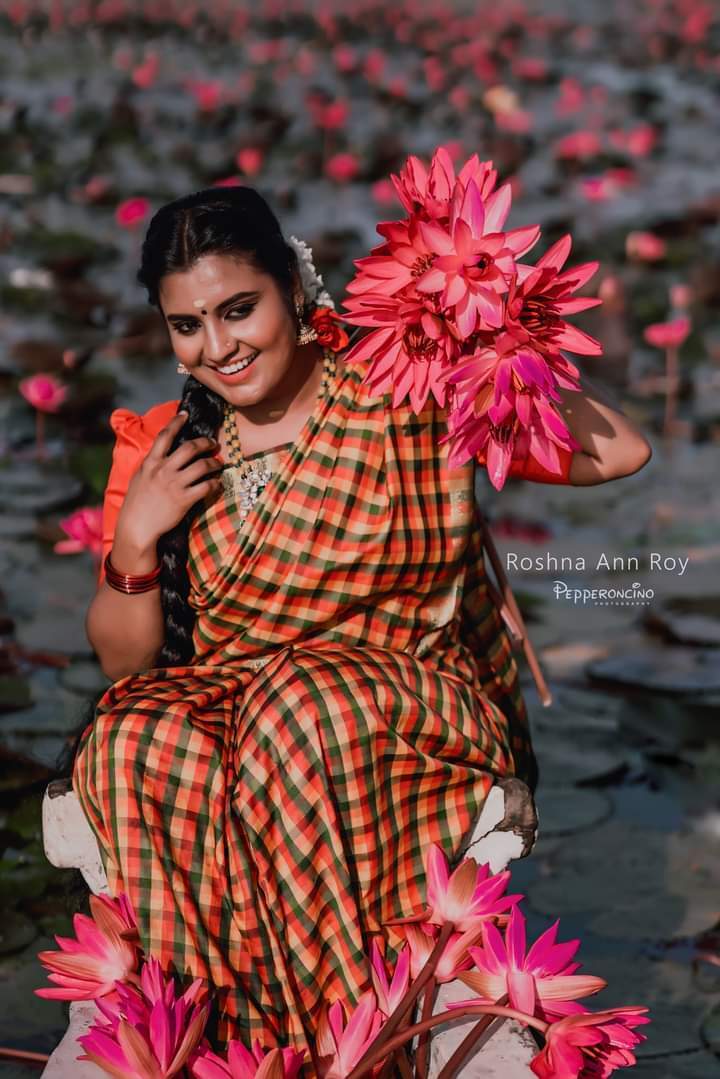 നടി റോഷ്‌ന ആന്‍ റോയിയുടെ ലേറ്റസ്റ്റ് ചിത്രങ്ങള്‍