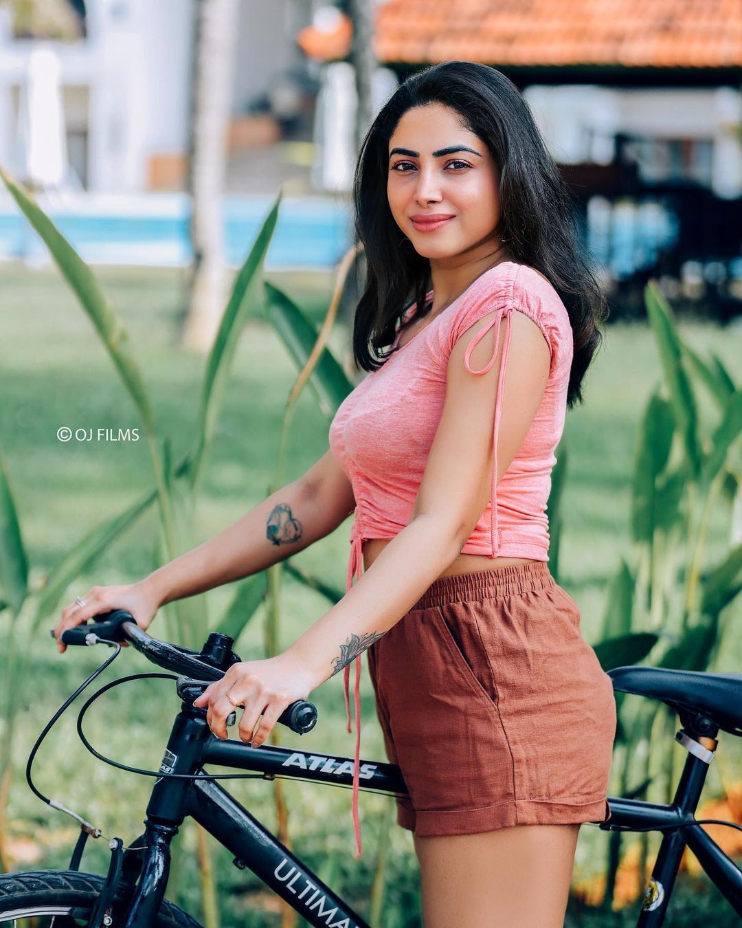 സാരിയിൽ തിളങ്ങി അമേയ- ചിത്രങ്ങൾ കാണാം