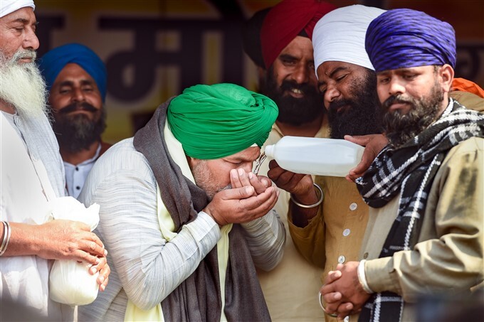 ಚಿತ್ರಗಳು : ನೂತನ ಕೃಷಿ ಕಾಯ್ದೆಗಳ ವಿರುದ್ಧ ಮುಂದುವರಿದ ರೈತರ ಪ್ರತಿಭಟನೆ 