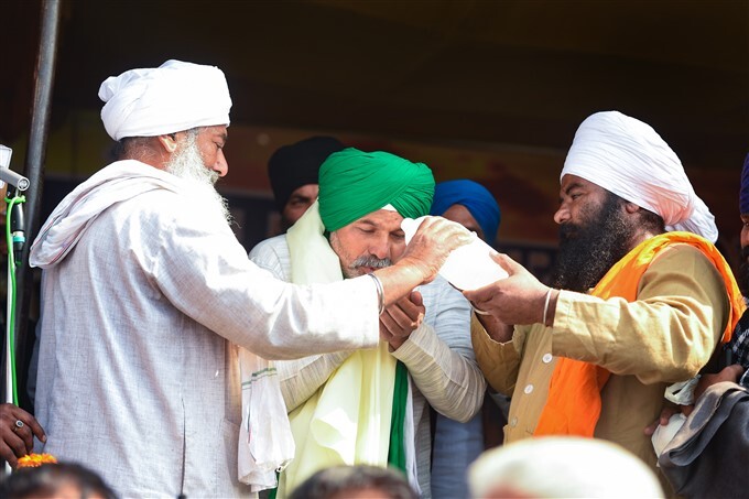 ಚಿತ್ರಗಳು : ನೂತನ ಕೃಷಿ ಕಾಯ್ದೆಗಳ ವಿರುದ್ಧ ಮುಂದುವರಿದ ರೈತರ ಪ್ರತಿಭಟನೆ 