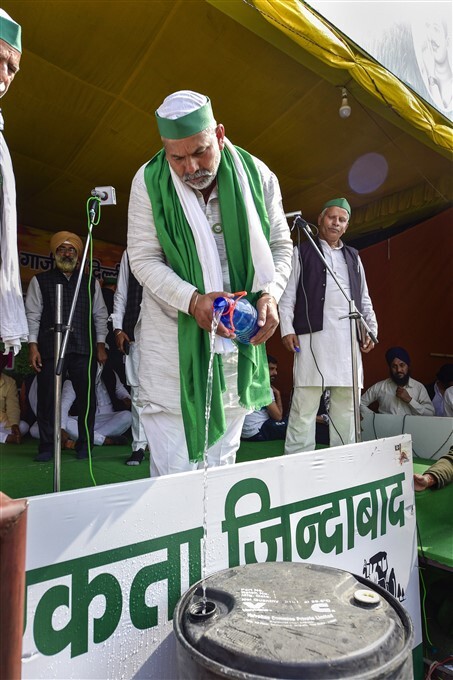 ಚಿತ್ರಗಳು : ನೂತನ ಕೃಷಿ ಕಾಯ್ದೆಗಳ ವಿರುದ್ಧ ಮುಂದುವರಿದ ರೈತರ ಪ್ರತಿಭಟನೆ 