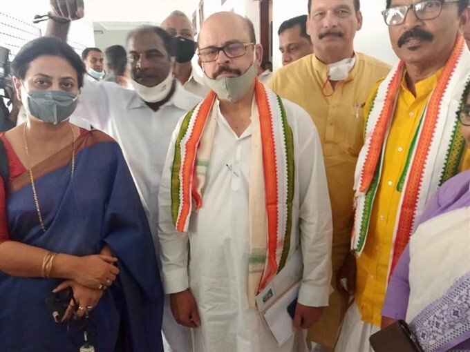 Congress Leader Ramesh Chennithala Aiswarya Kerala Yatra In Kerala