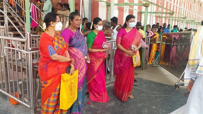  திருச்செந்தூர் முருகன் கோவிலில் துர்கா ஸ்டாலின் சாமி தரிசனம் 