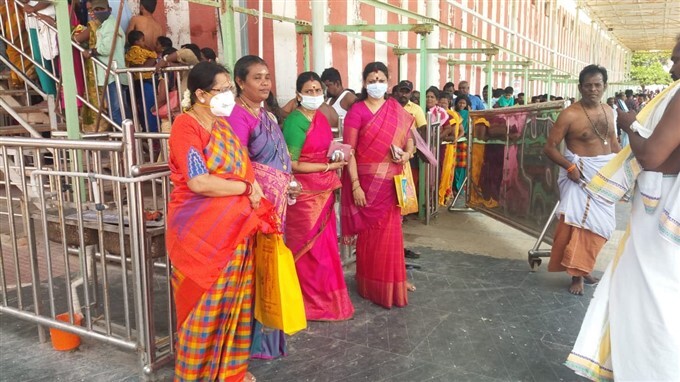  திருச்செந்தூர் முருகன் கோவிலில் துர்கா ஸ்டாலின் சாமி தரிசனம் 