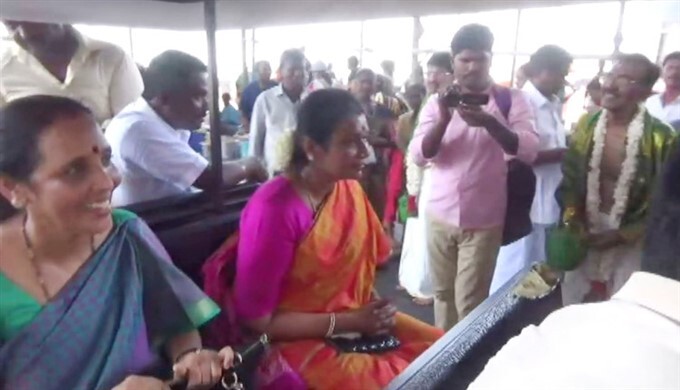  திருச்செந்தூர் முருகன் கோவிலில் துர்கா ஸ்டாலின் சாமி தரிசனம் 