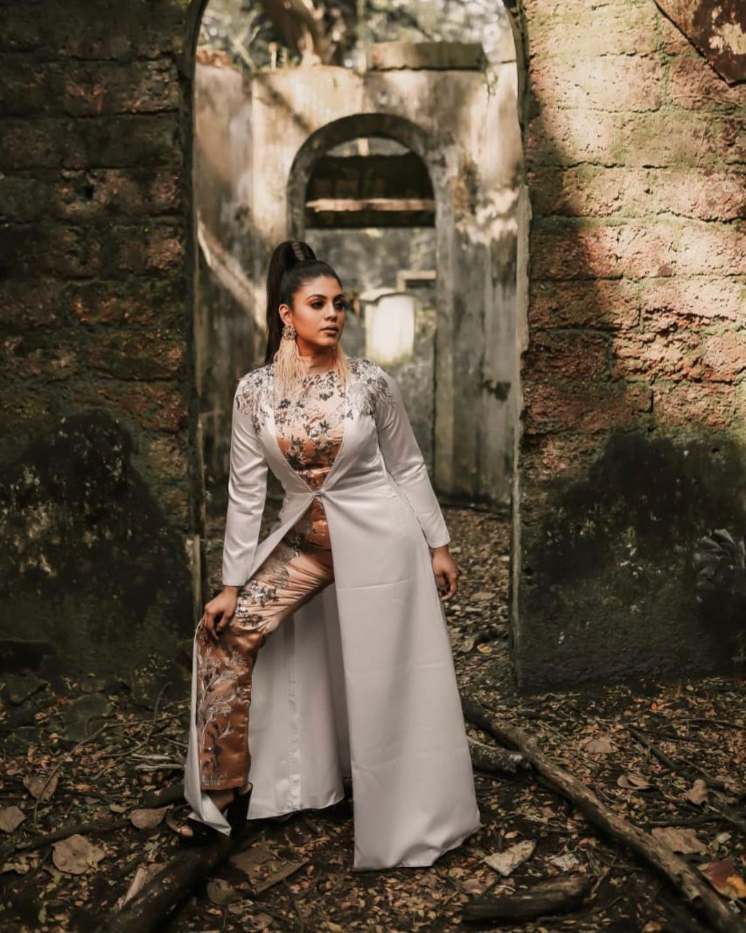 വേറിട്ട ലുക്കുമായി ഇനിയ- ചിത്രങ്ങൾ കാണാം