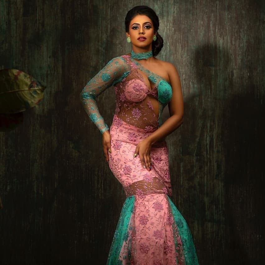 വേറിട്ട ലുക്കുമായി ഇനിയ- ചിത്രങ്ങൾ കാണാം