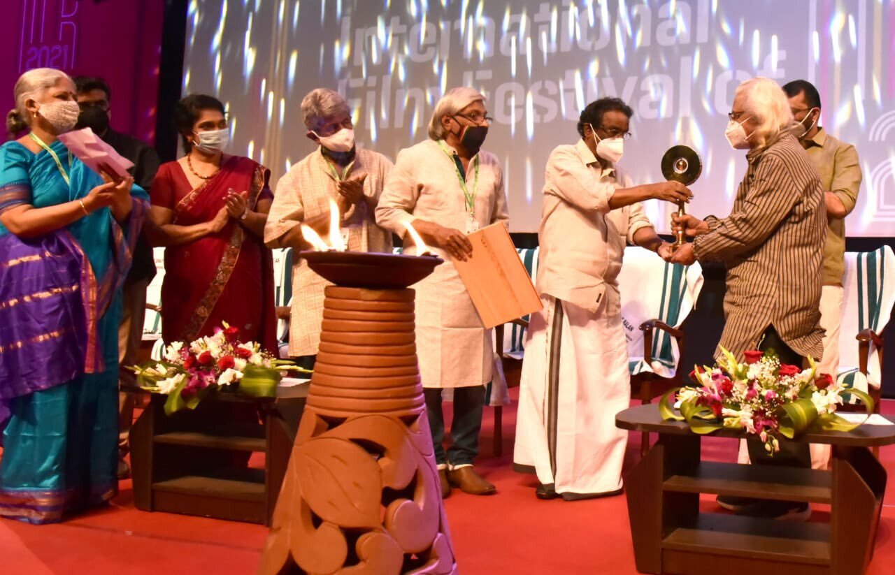 കൊവിഡിലും നിറം മങ്ങാതെ ചലച്ചിത്ര മേള- ചിത്രങ്ങൾ കാണാം