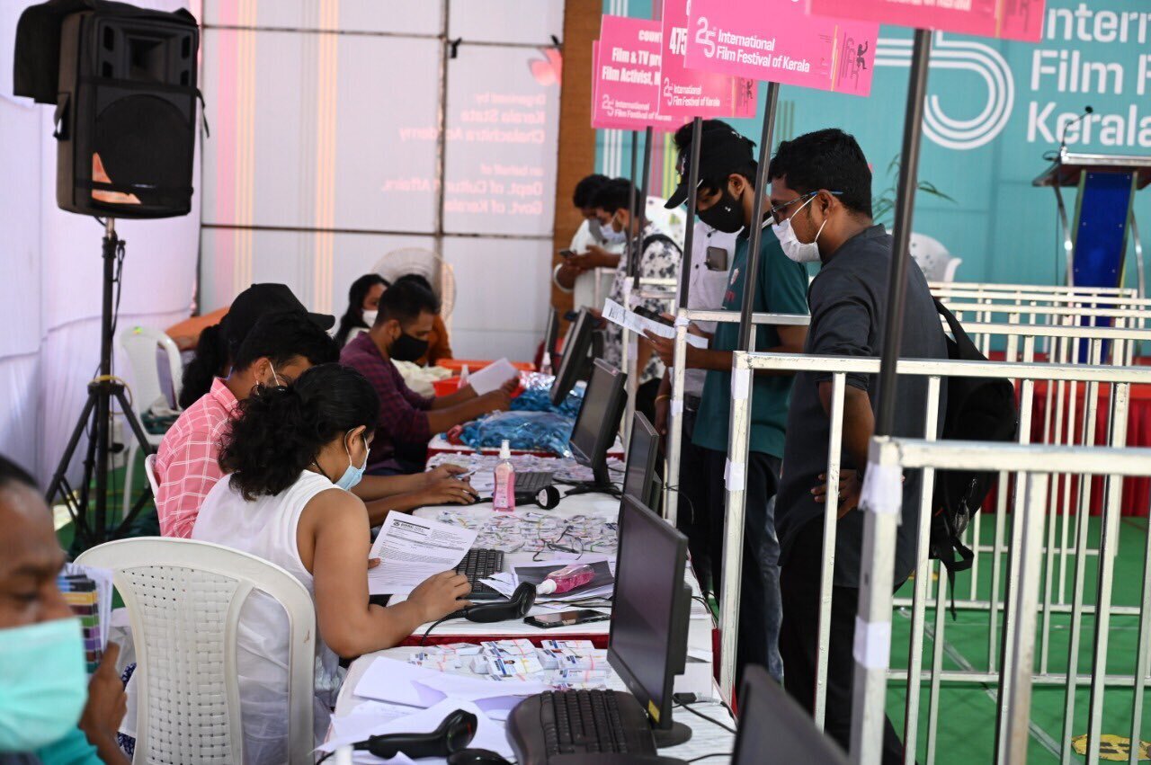 കൊവിഡിലും നിറം മങ്ങാതെ ചലച്ചിത്ര മേള- ചിത്രങ്ങൾ കാണാം