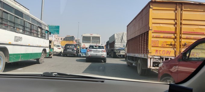 രാജ്യത്ത് ഫാസ്ടാഗ് നിര്‍ബന്ധമാക്കി, ടോള്‍പ്ലാസകളില്‍ നിന്നുള്ള ചിത്രങ്ങള്‍