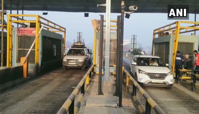 രാജ്യത്ത് ഫാസ്ടാഗ് നിര്‍ബന്ധമാക്കി, ടോള്‍പ്ലാസകളില്‍ നിന്നുള്ള ചിത്രങ്ങള്‍