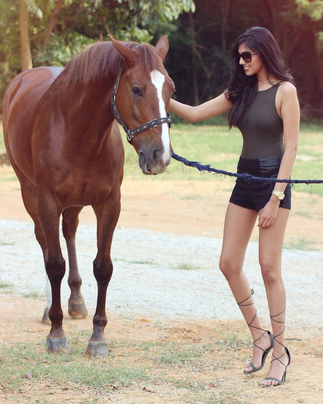 ഗ്ലാമർ ലുക്കിൽ രുഹിക ദാസ്- ചിത്രങ്ങൾ കാണാം