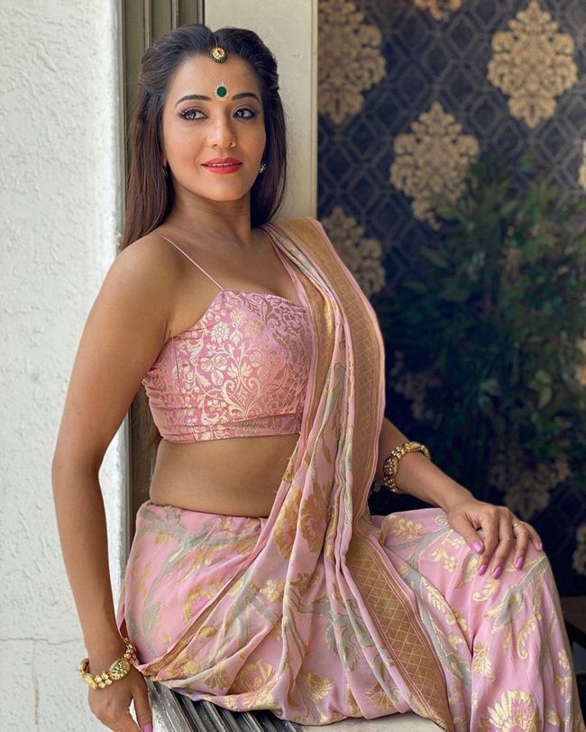 മൊണാലിസയുടെ ഈ ചിത്രങ്ങള്‍ കണ്ടോ.. കണ്ടില്ലെങ്കില്‍ കാണണം