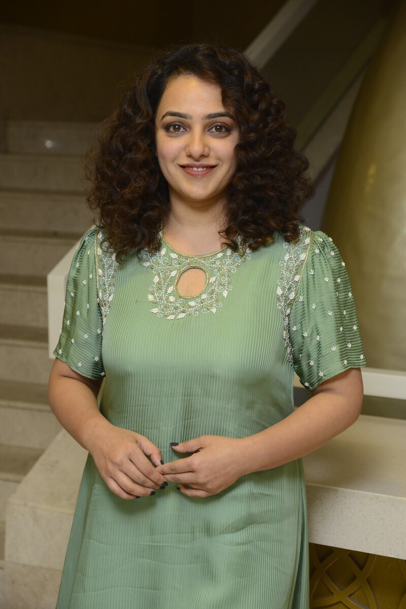 പച്ചയിൽ തിളങ്ങി മലയാളികളുടെ പ്രിയ നായിക- നിത്യ മേനോന്റെ ഏറ്റവും പുതിയ ചിത്രങ്ങൾ