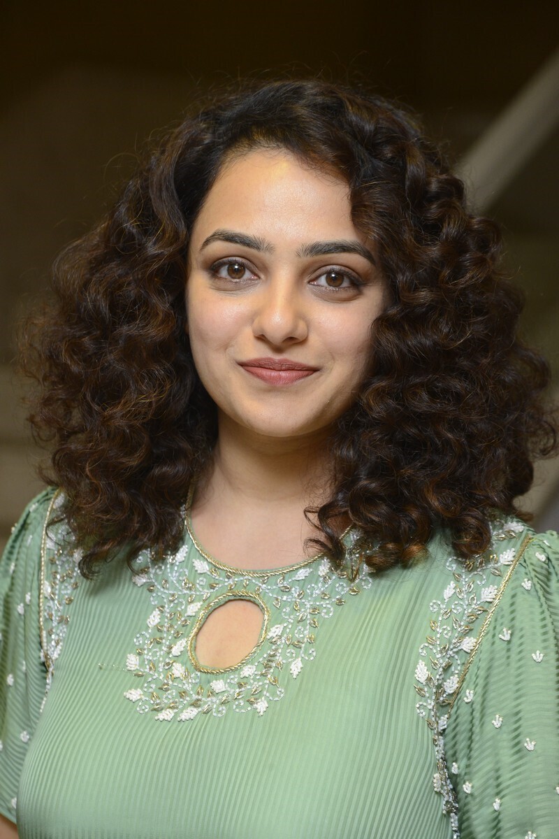 പച്ചയിൽ തിളങ്ങി മലയാളികളുടെ പ്രിയ നായിക- നിത്യ മേനോന്റെ ഏറ്റവും പുതിയ ചിത്രങ്ങൾ